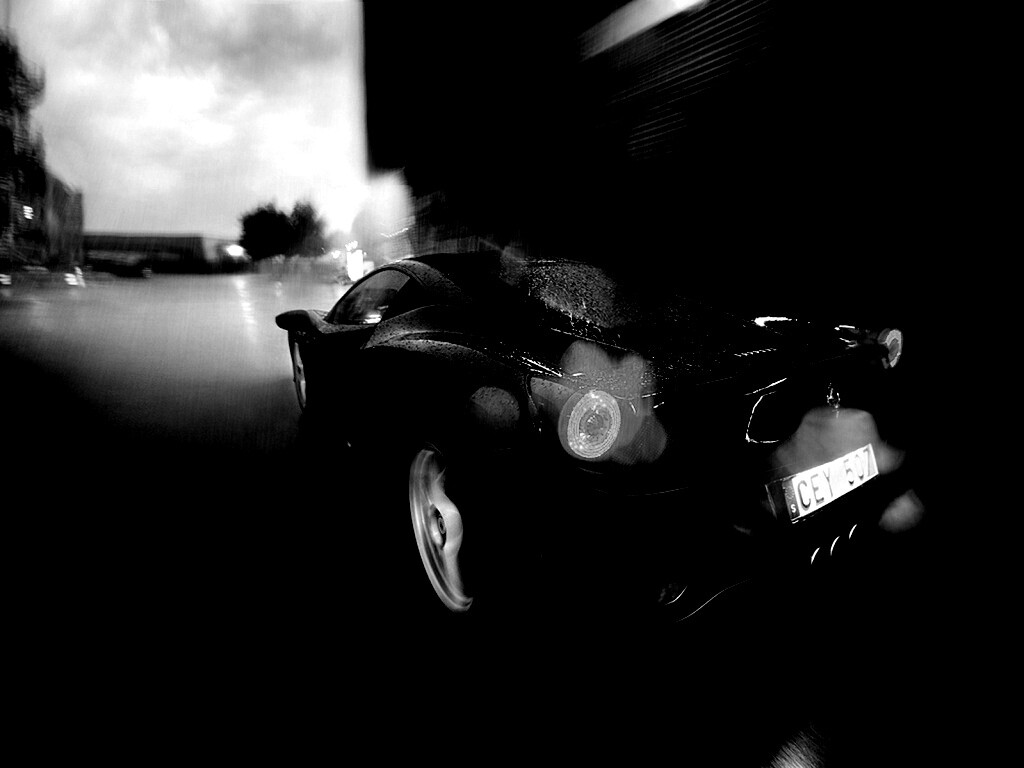 Ferrari под дождем обои