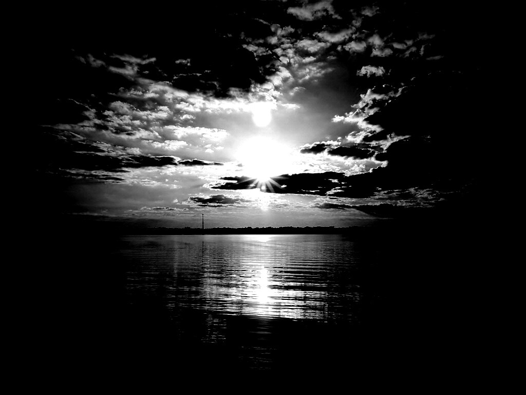 Закат над озером обои