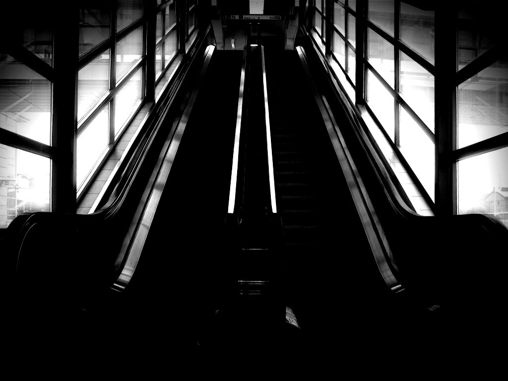 Эскалаторы снизу обои