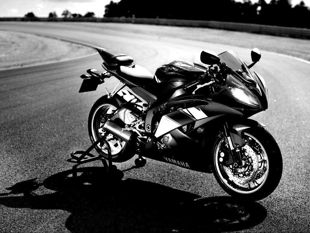 Мотоцикл Ямаха с блокиратором заднего колеса обои