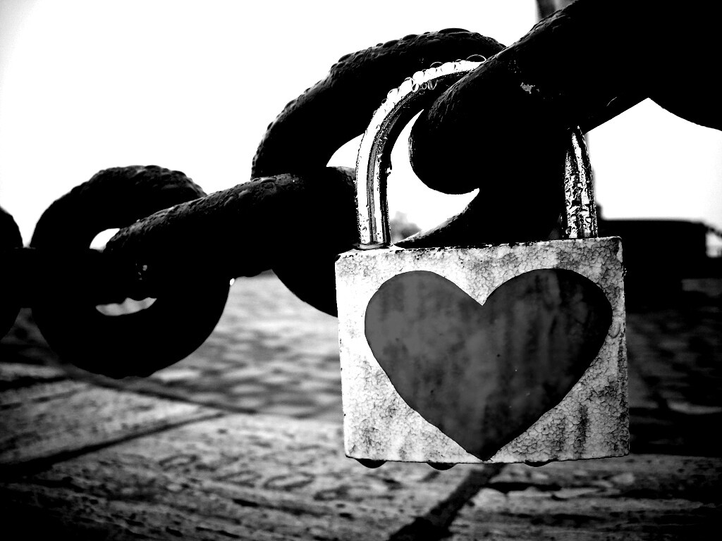 Замочек для влюбленных обои