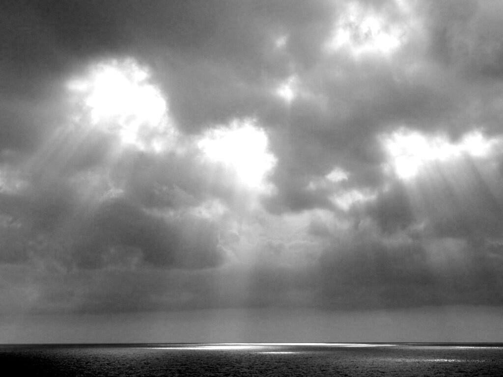 Свет на воде обои