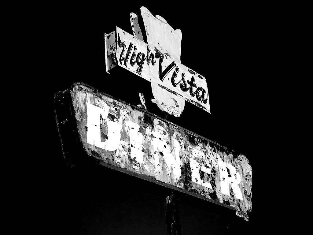 Вывеска заброшенного ресторанчика обои