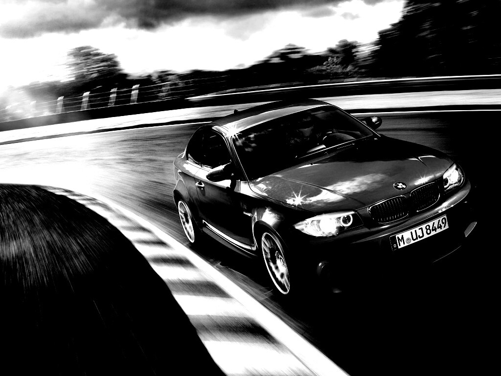 Гонщик за рулем BMW M1 обои