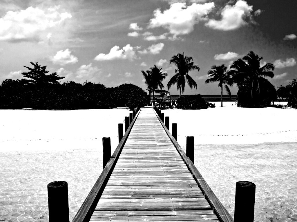 Пирс на тропическом острове обои