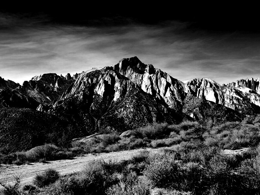 Горы у пустыни обои