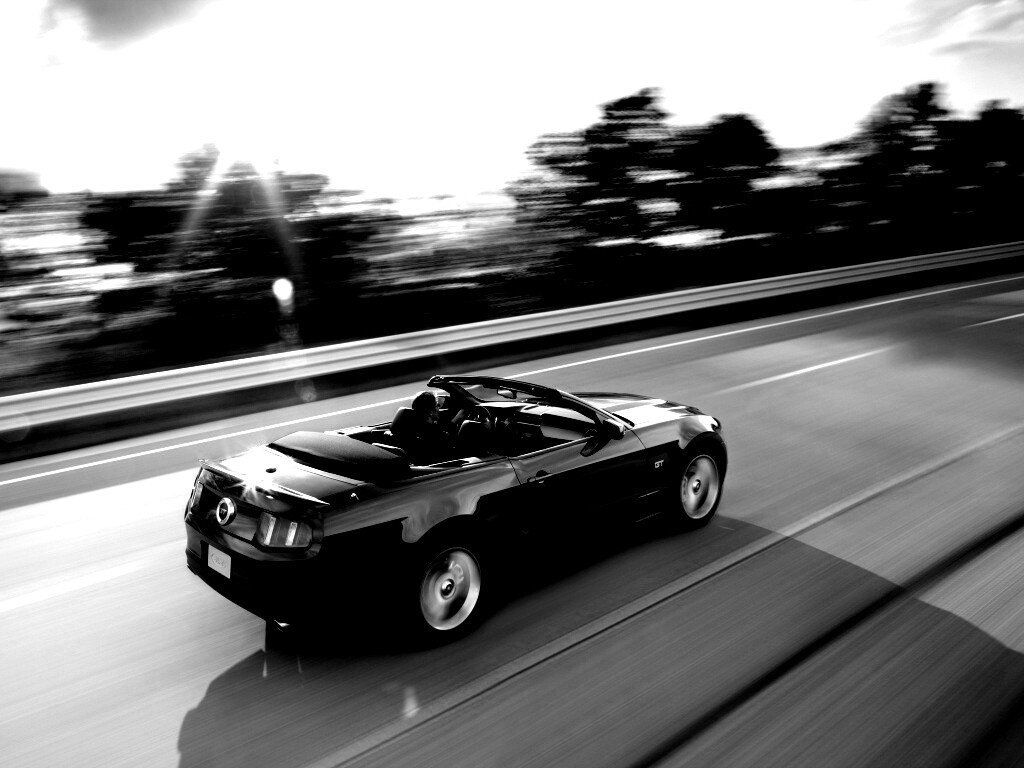 Машина на трассе обои