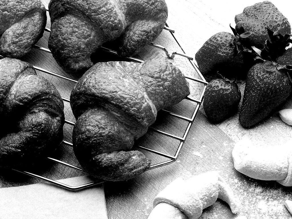 Круассаны с клубникой обои