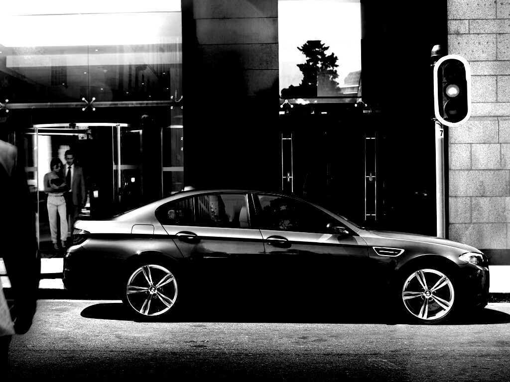 BMW F10 на светофоре обои