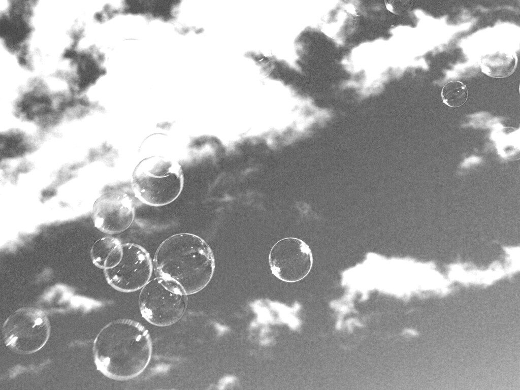 Мыльные пузыри в небе обои