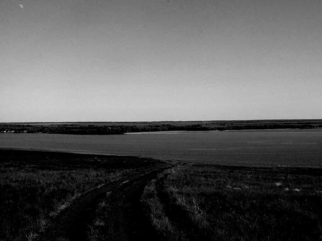 Дорога спускается к воде обои