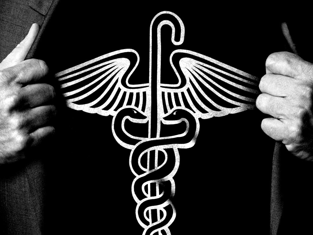 Футболка со змеями и тростью обои