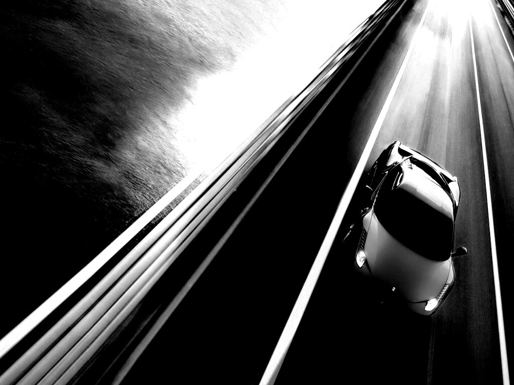 Суперкар на трассе обои