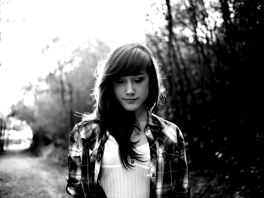 Девушка в парке обои