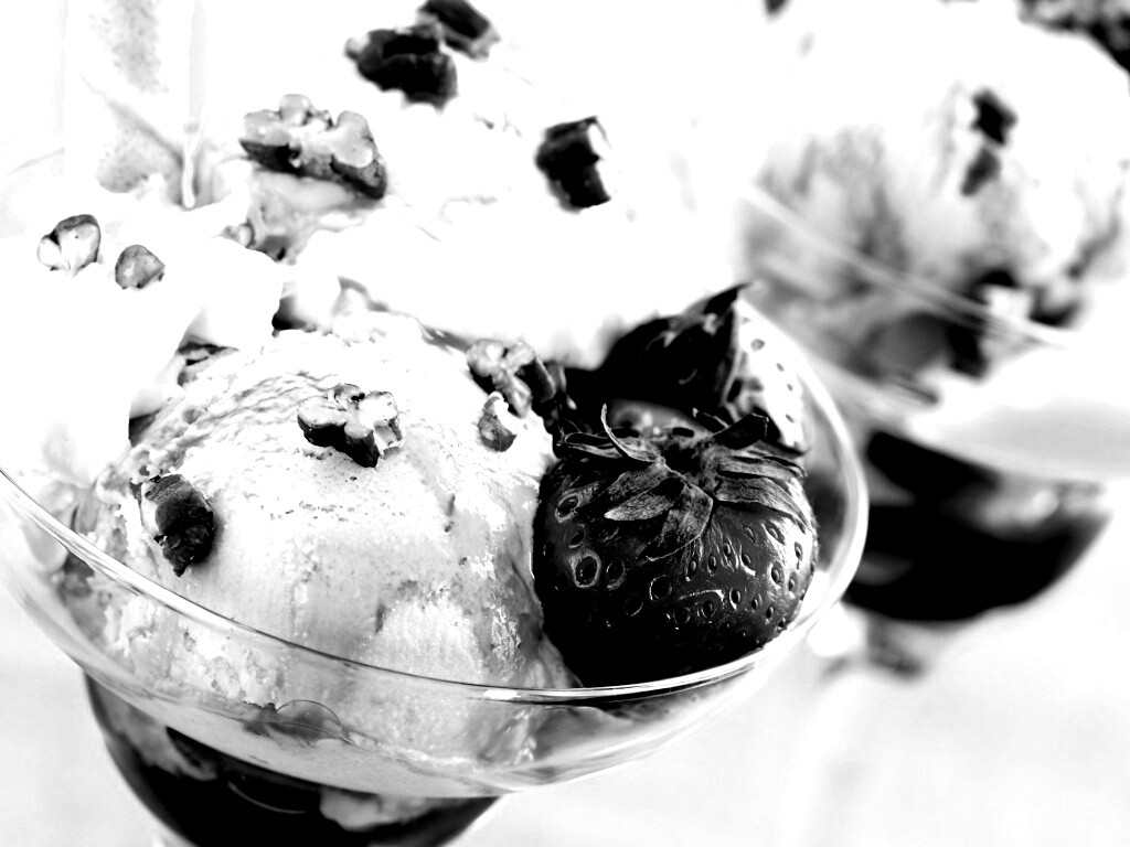 Клубничное мороженное обои