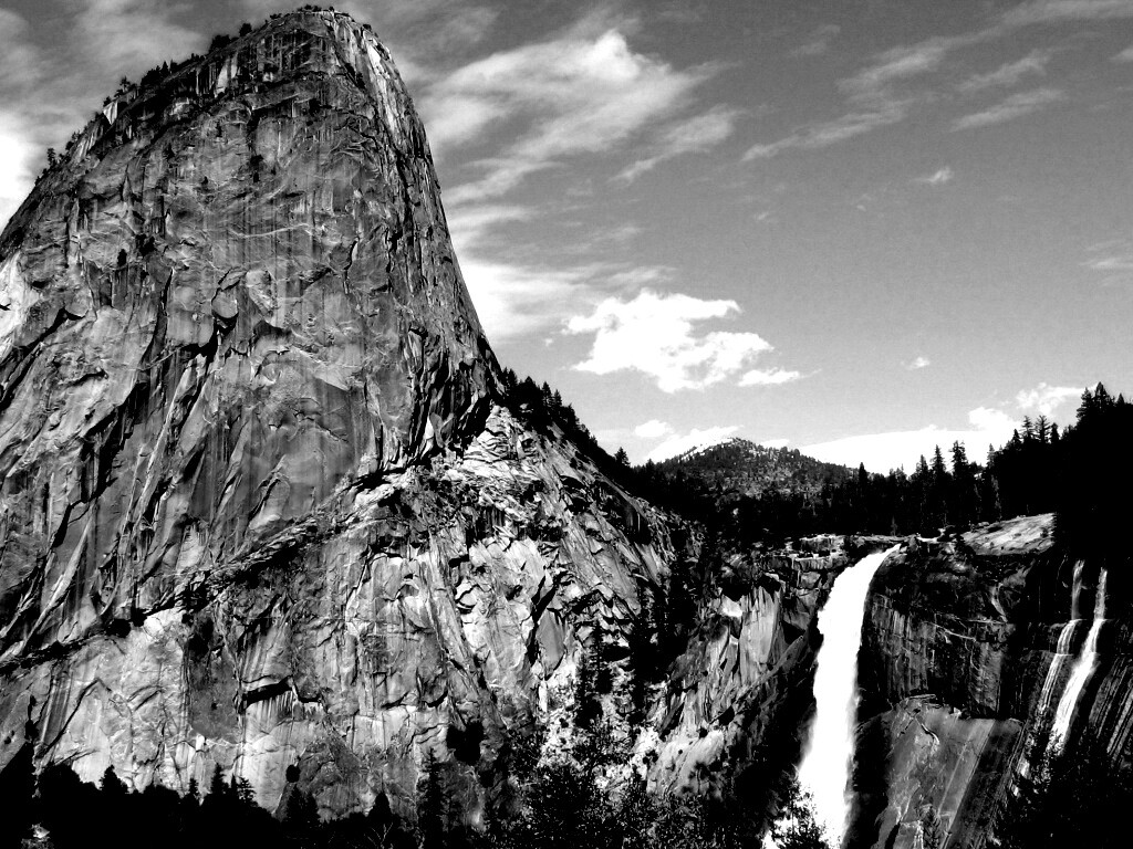 Скалы и водопад обои