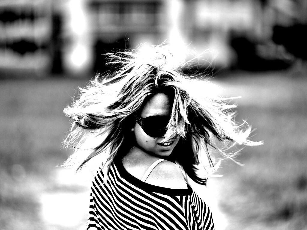 Девушка в тельняшке обои