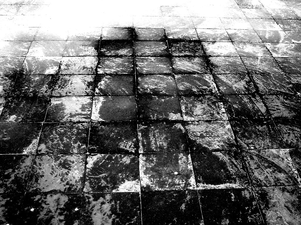 Дорога из серой плитки обои