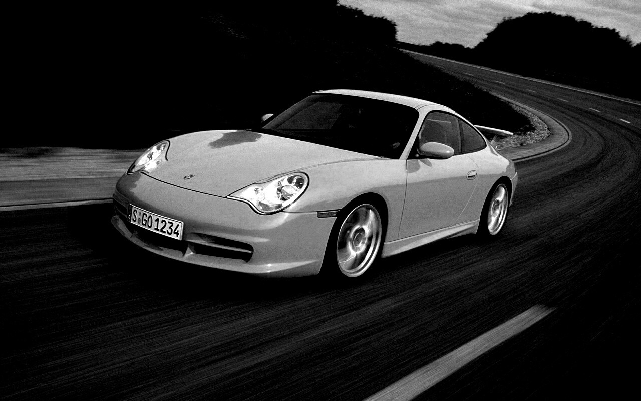 Желтый порш на повороте обои