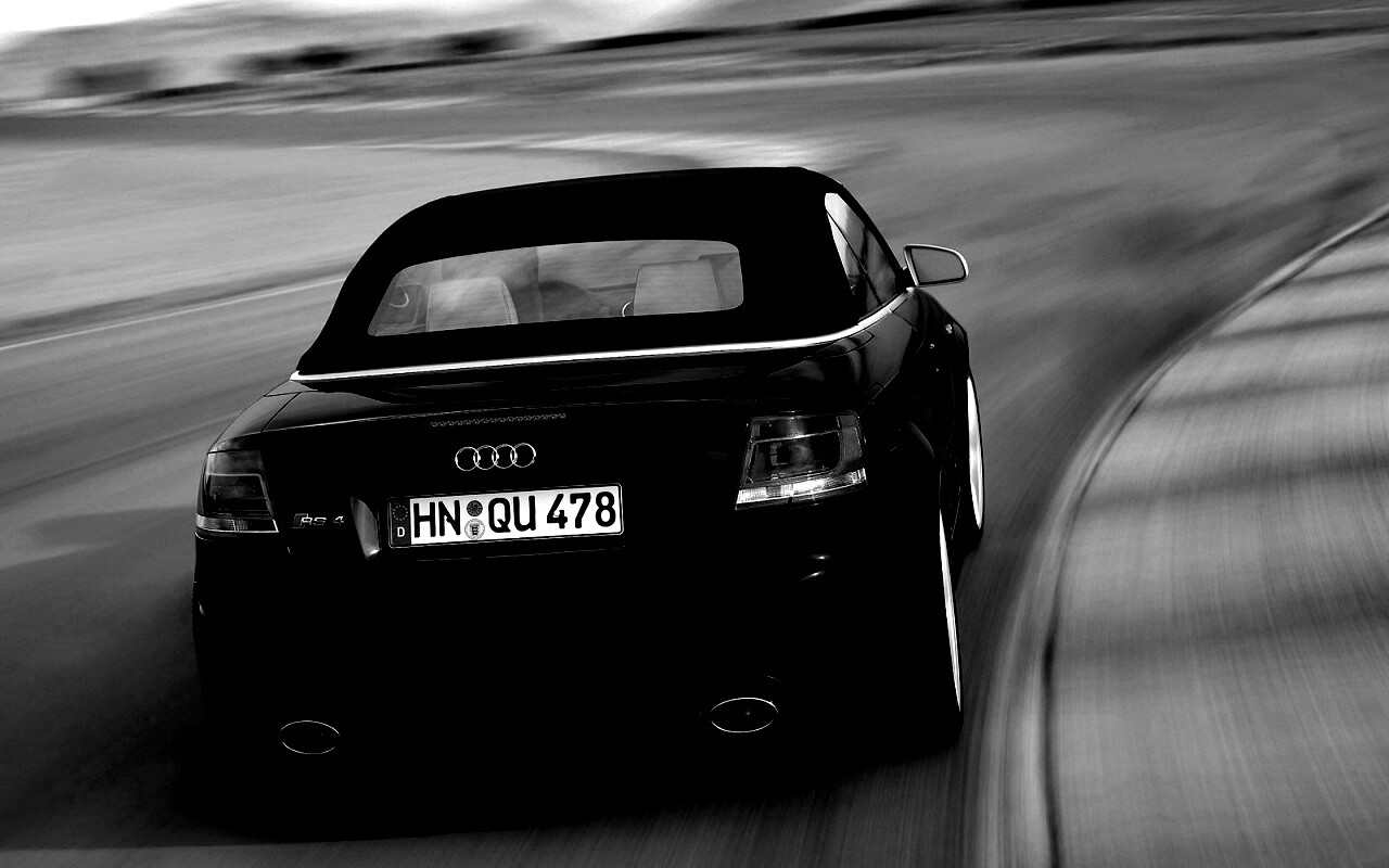 Audi RS 4 с тряпичной крышей обои