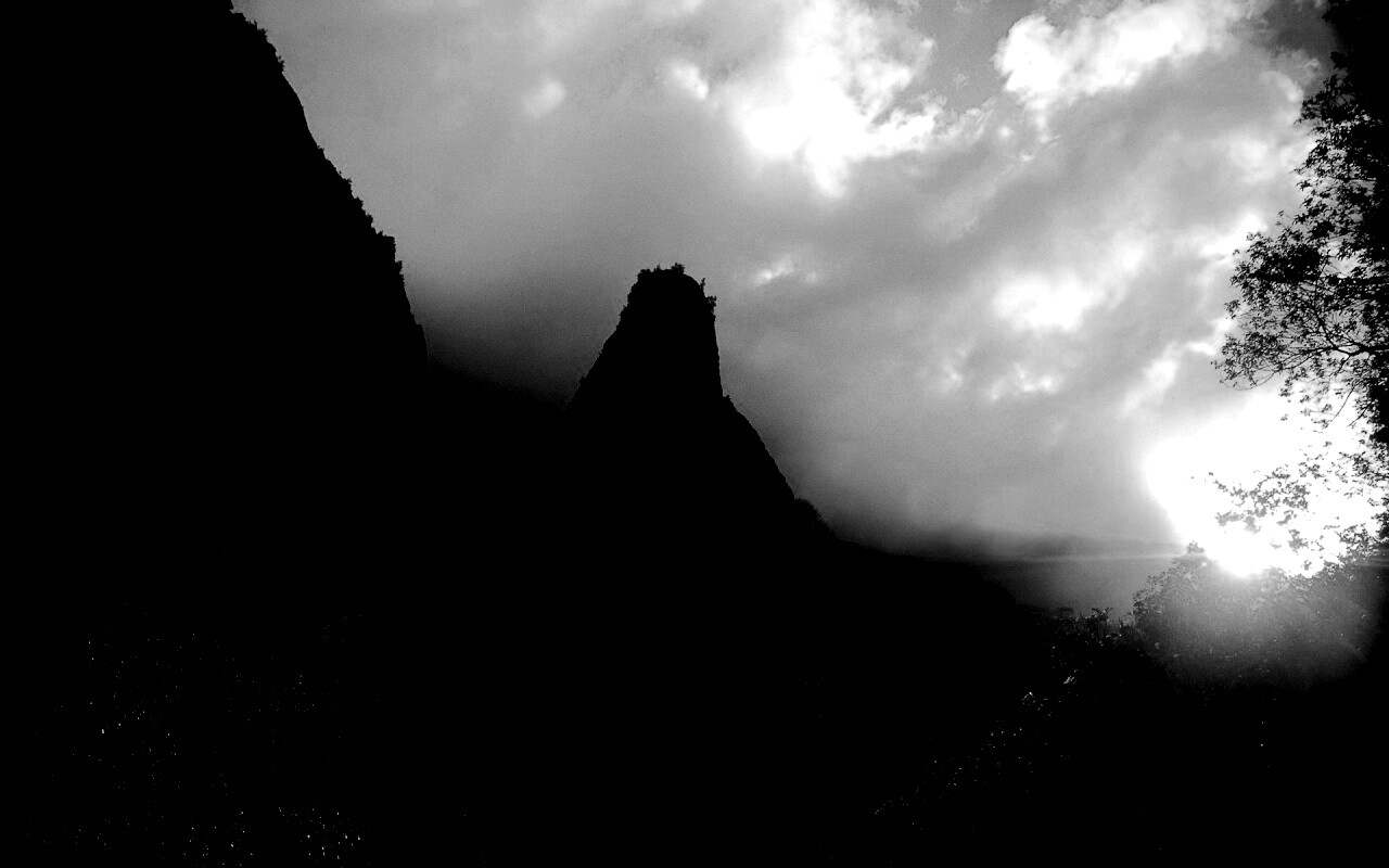 Заросшие джунглями горы обои