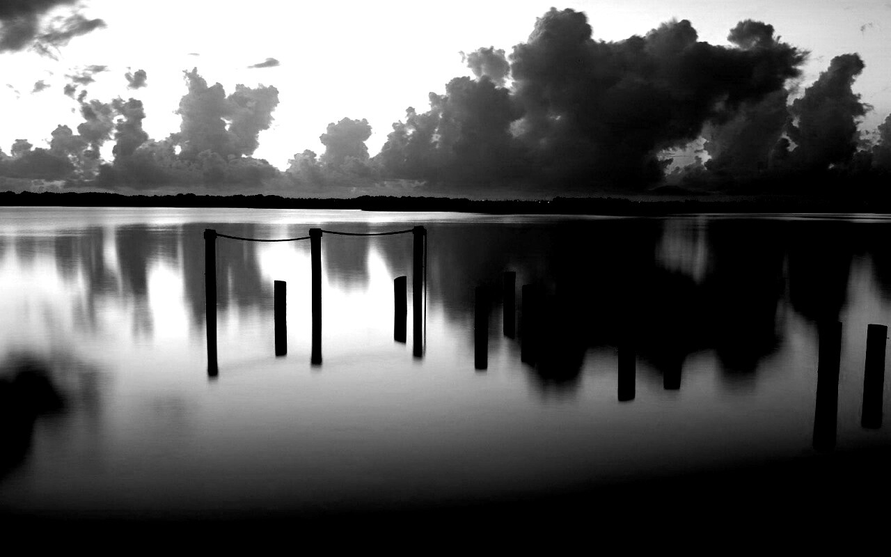 Столбики из воды обои