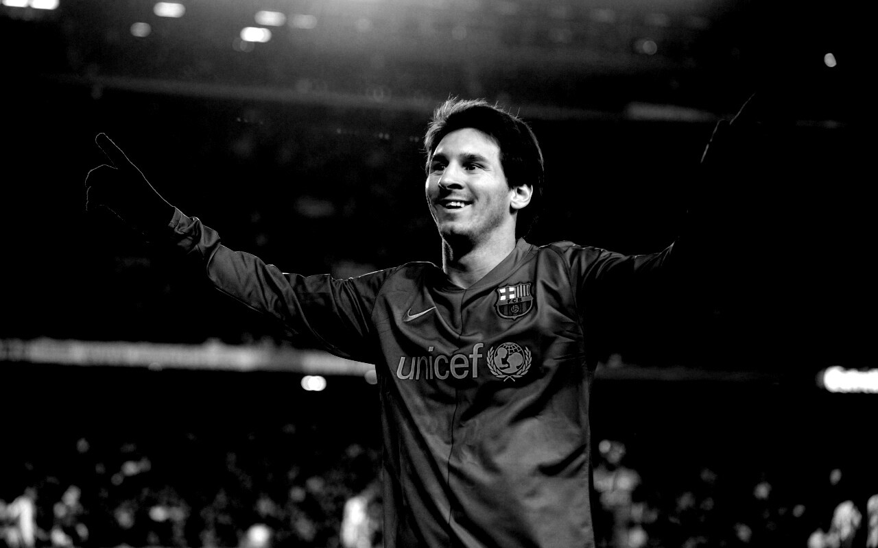 Месси на поле обои