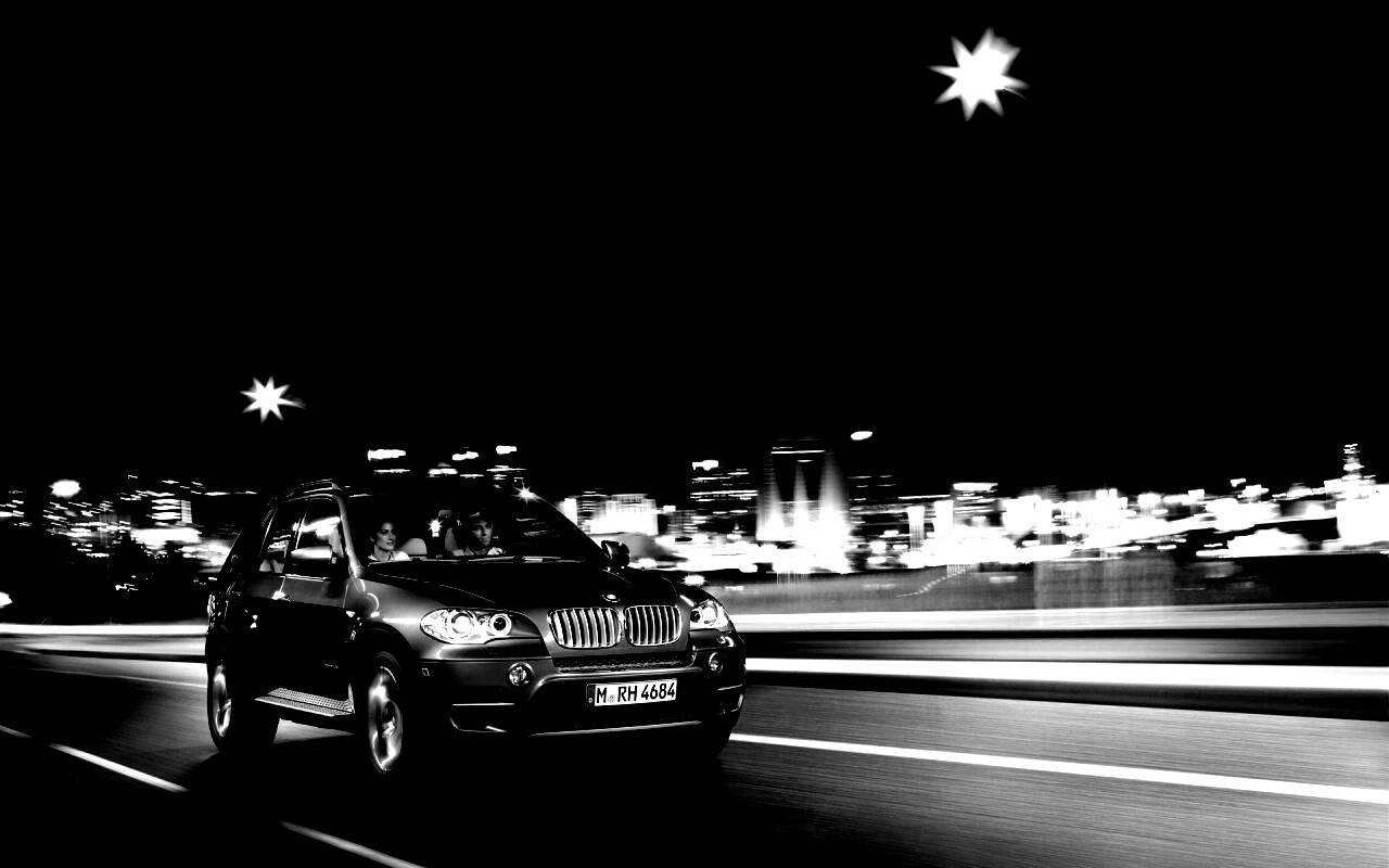 Пара в BMW X5 обои