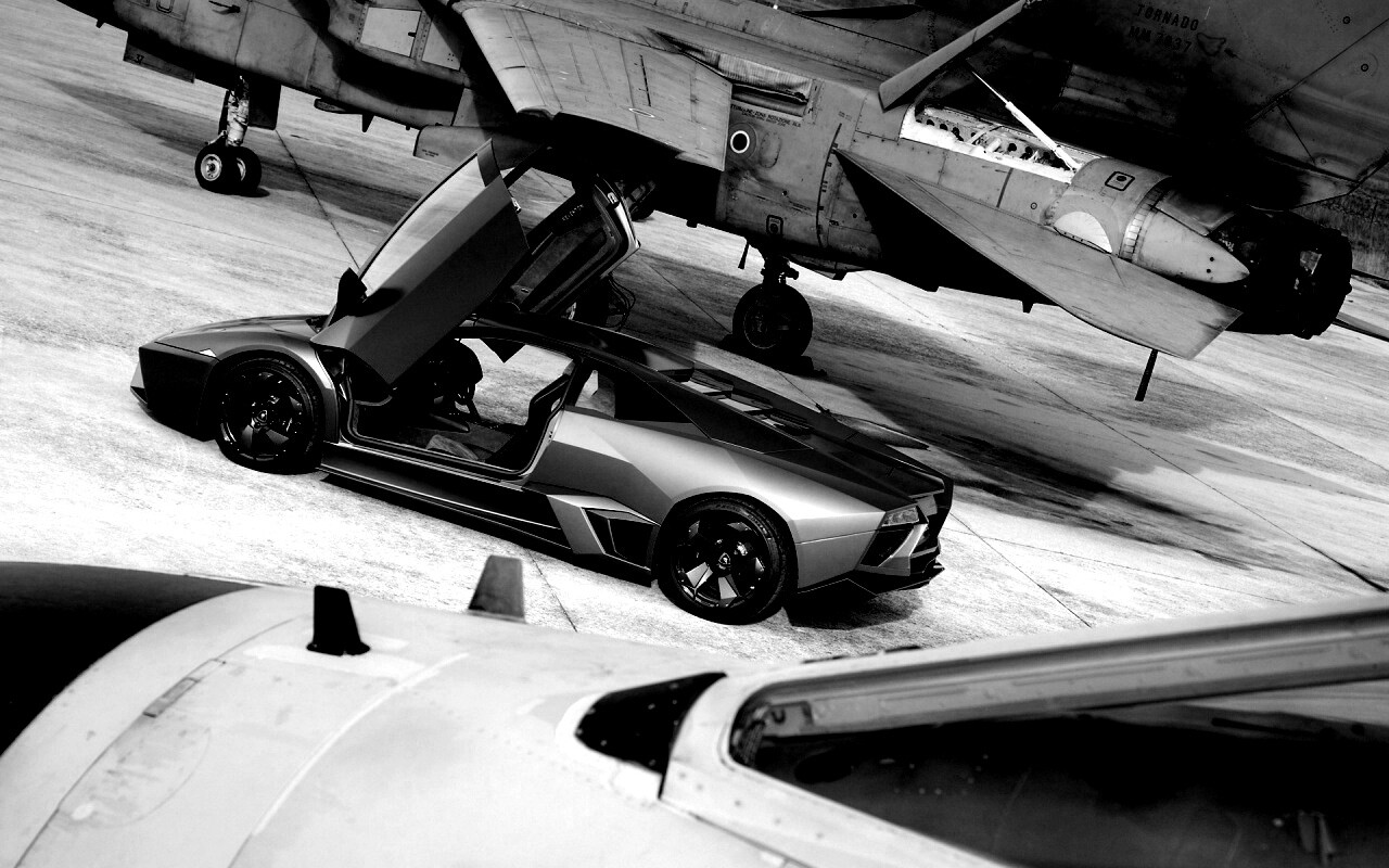 Ламборджини на военной базе обои