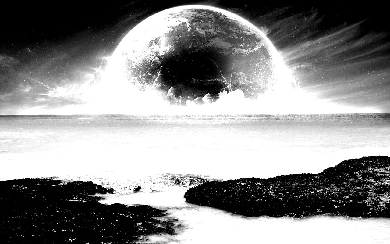 Огромная луна над океаном обои