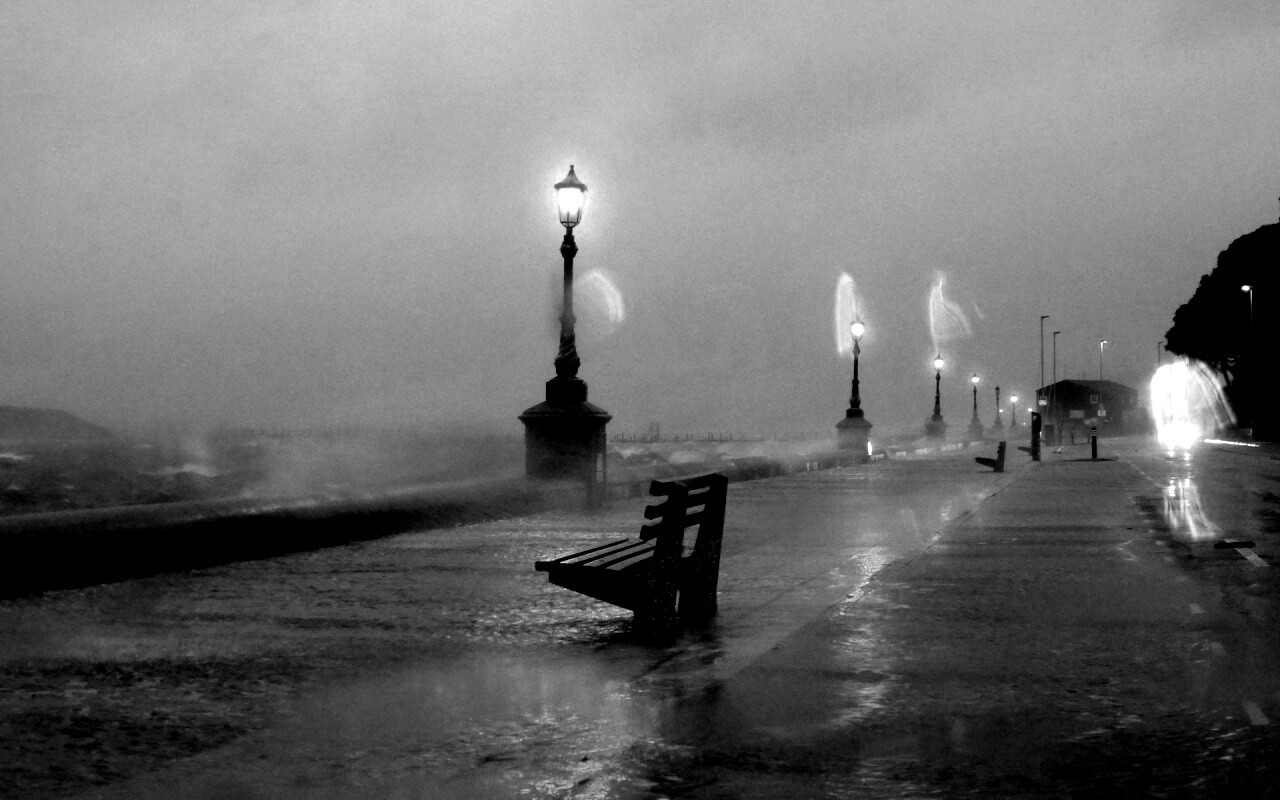 Набережная в ливень обои