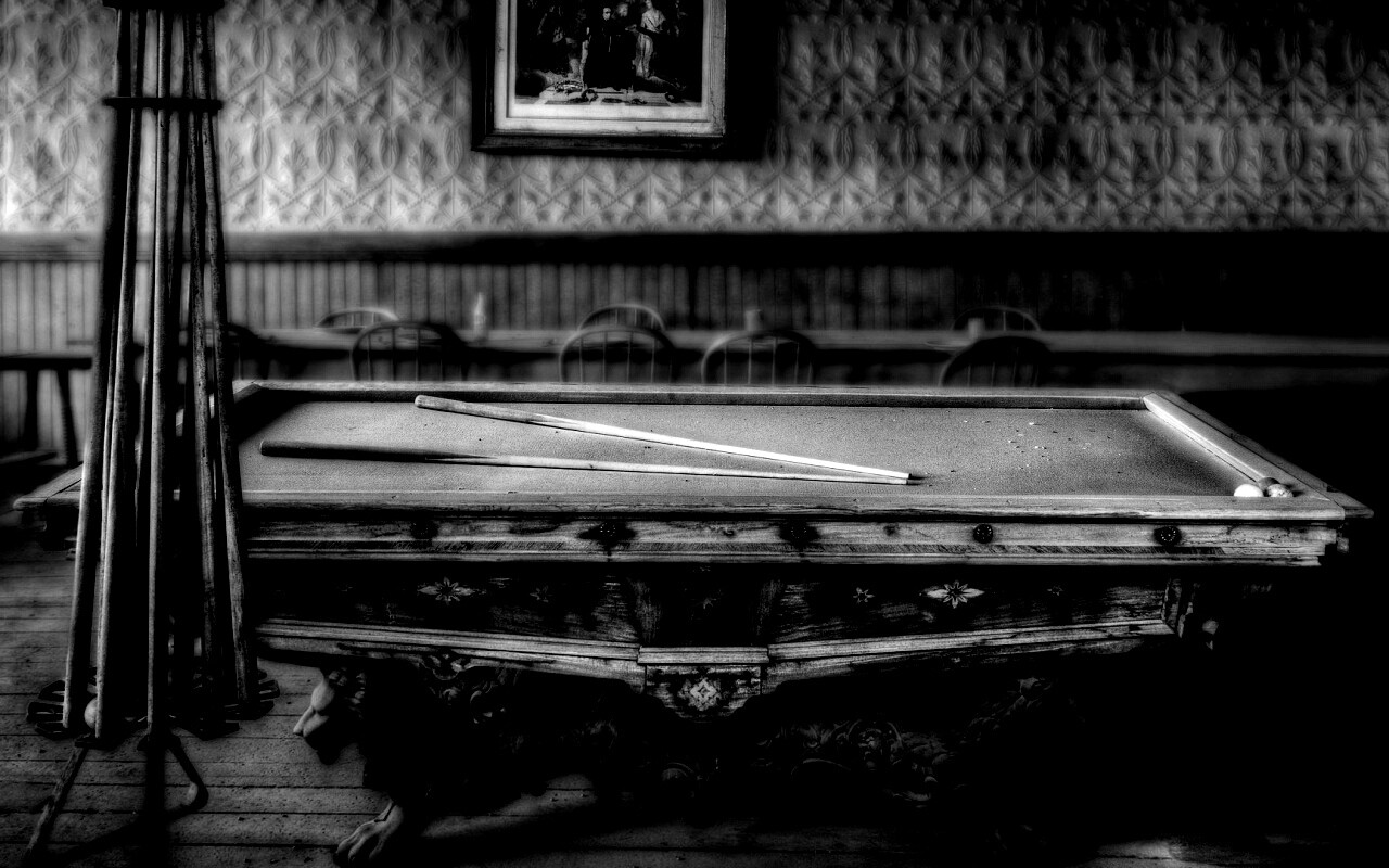 Старинный бильярдный стол обои