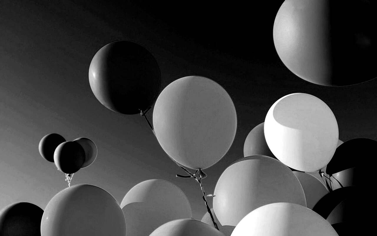 Разноцветные воздушные шарики обои