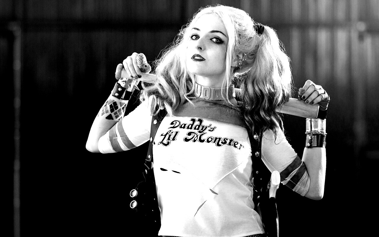 Daddy's lil monster обои