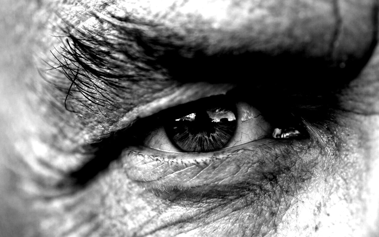 Глаз пожилого человека обои