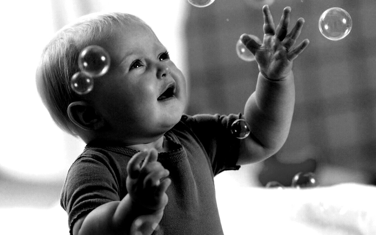 Игра с мыльными пузырями обои