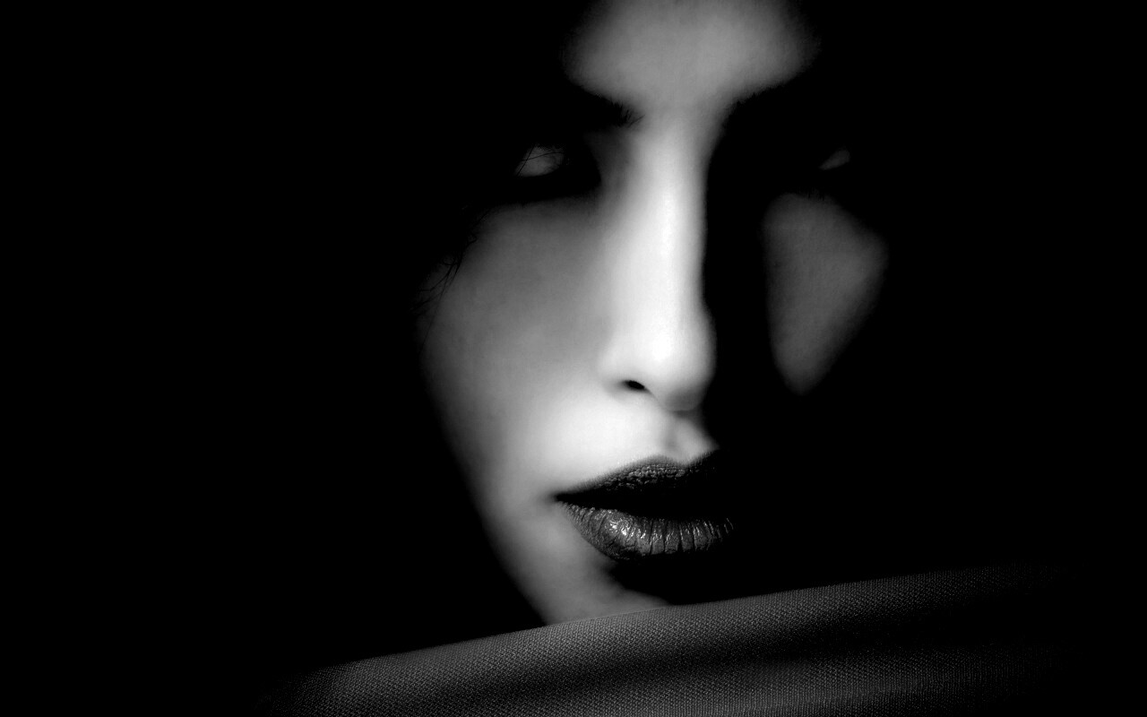 Женский взгляд обои