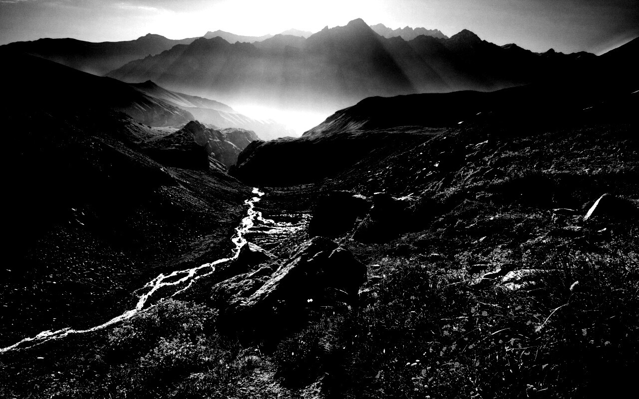 Горы и ручей обои