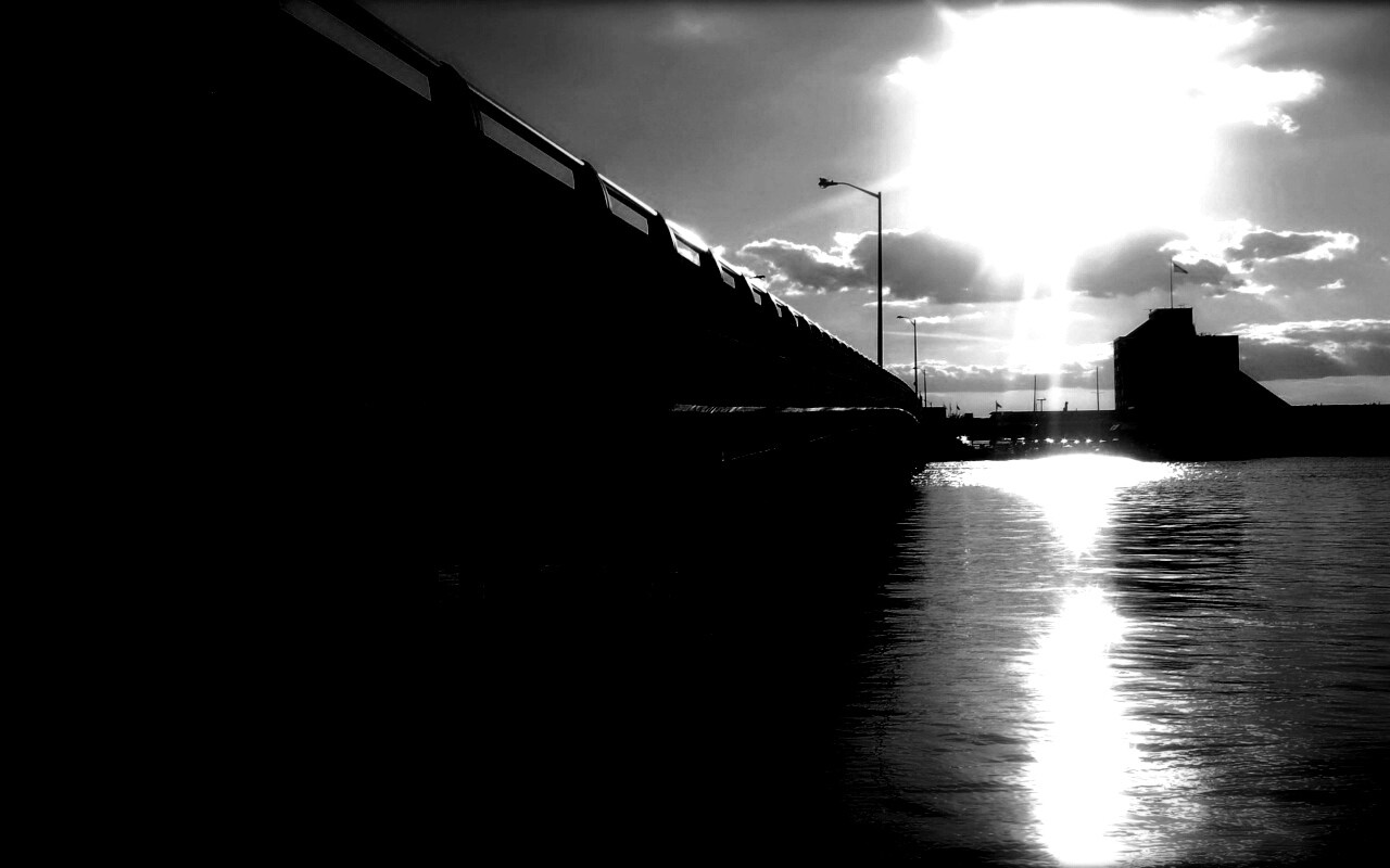 Залитый солнцем мост обои