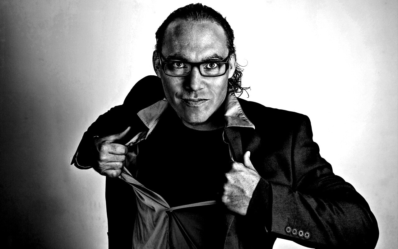 Спешит на помощь обои