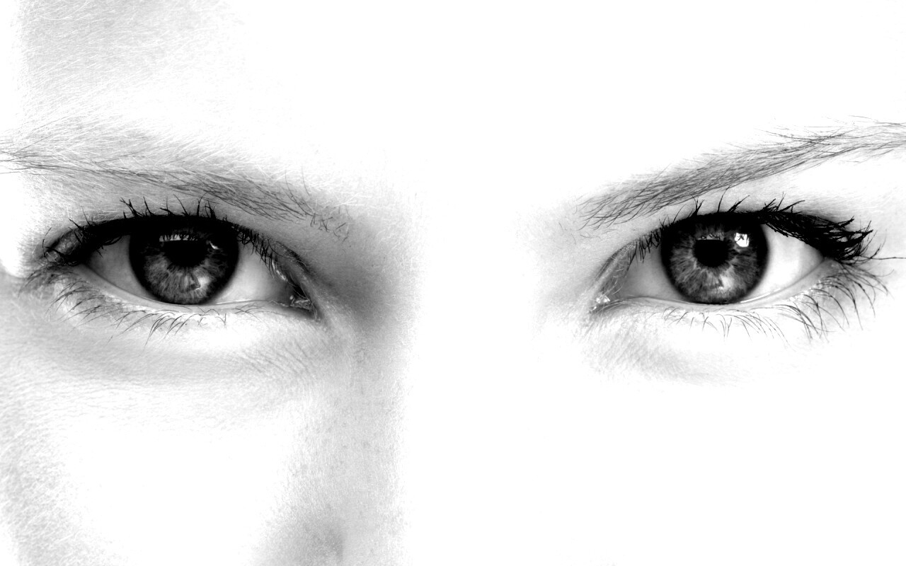 Она смотрит на тебя обои