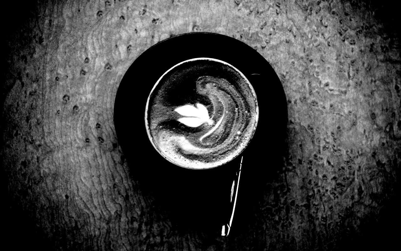 Монохромный утренний кофе обои