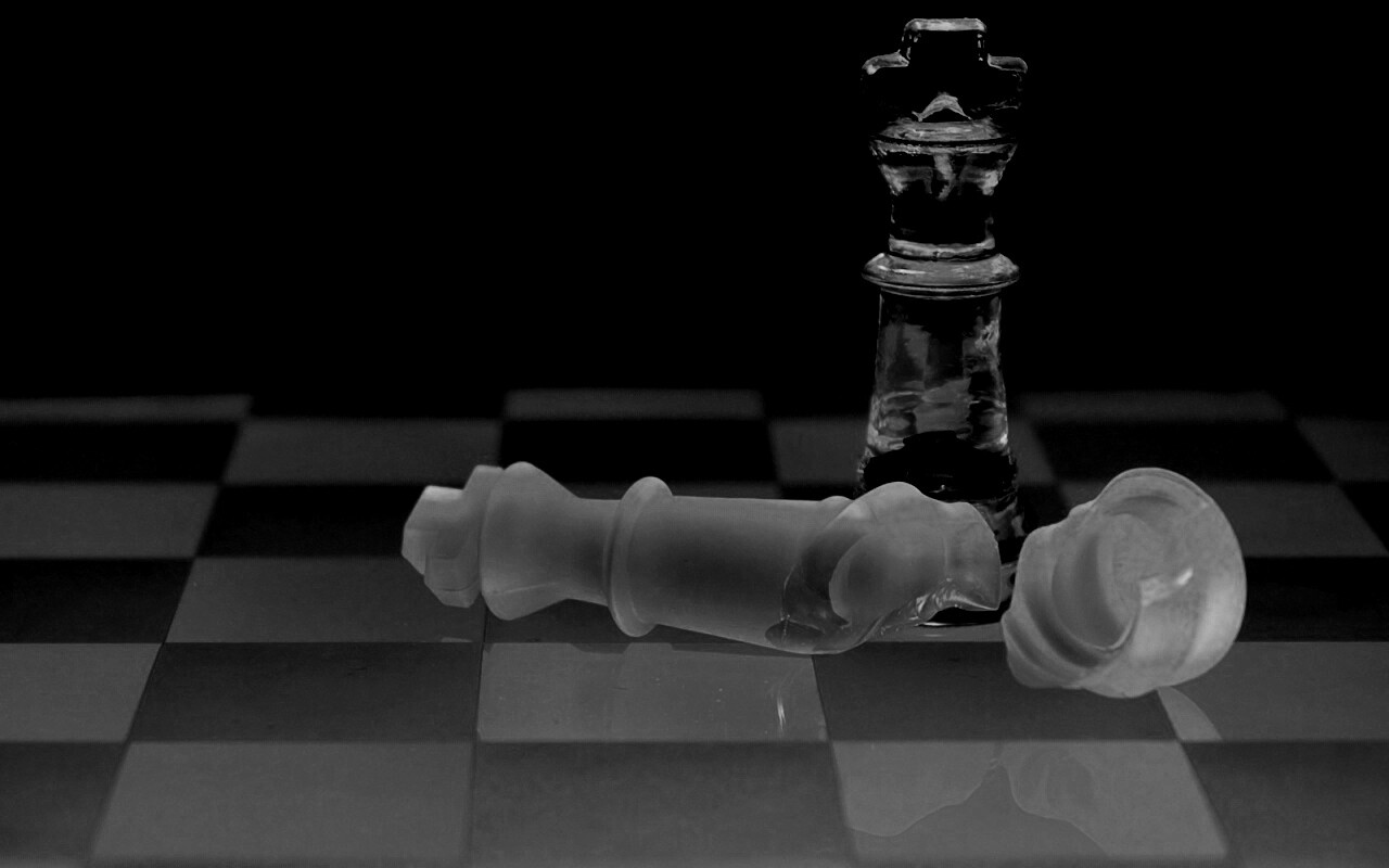 Две шахматных фигуры обои