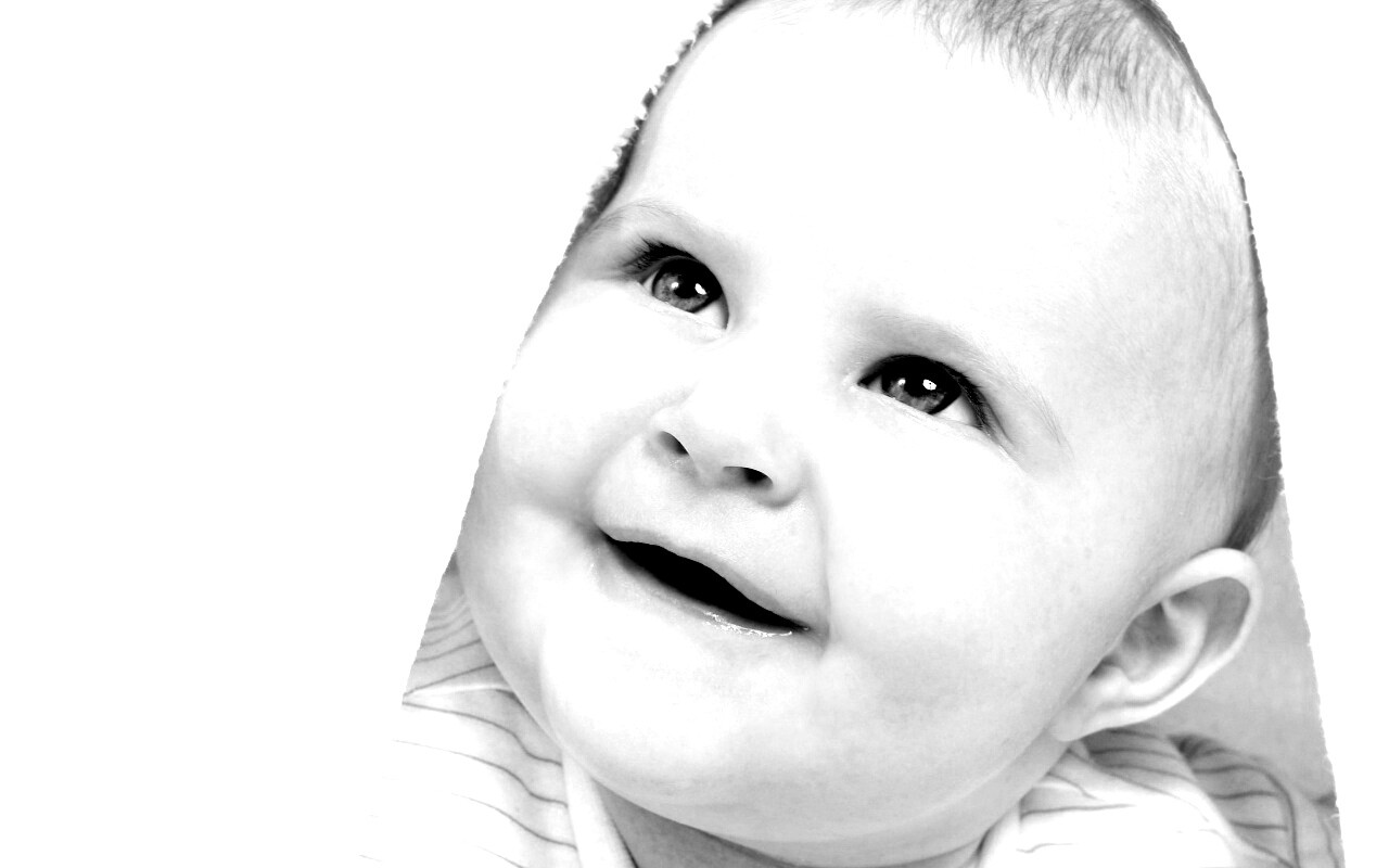 Малыш под полотенцем обои