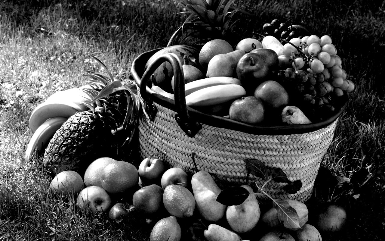 Корзина с фруктами обои