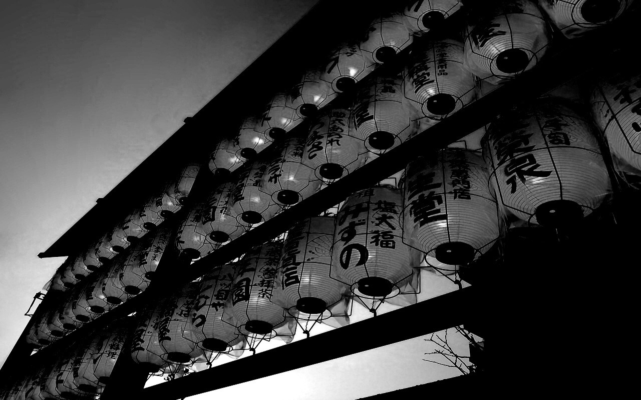 Японские фонарики вечером обои
