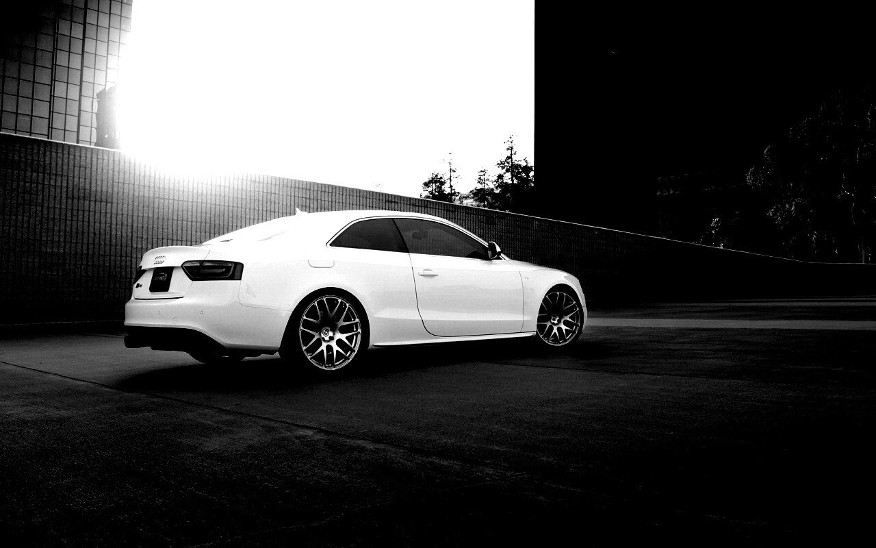 Ауди на парковке обои