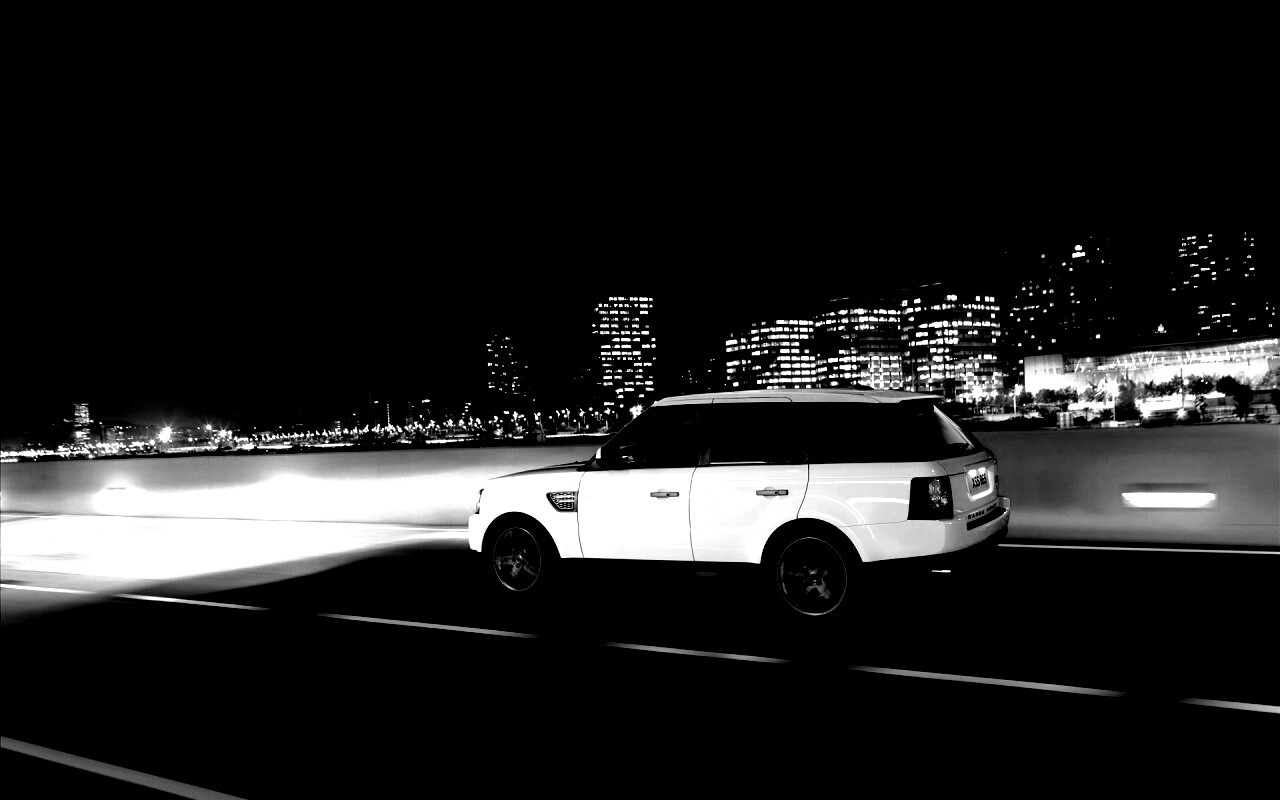 Рендж ровер на трассе обои