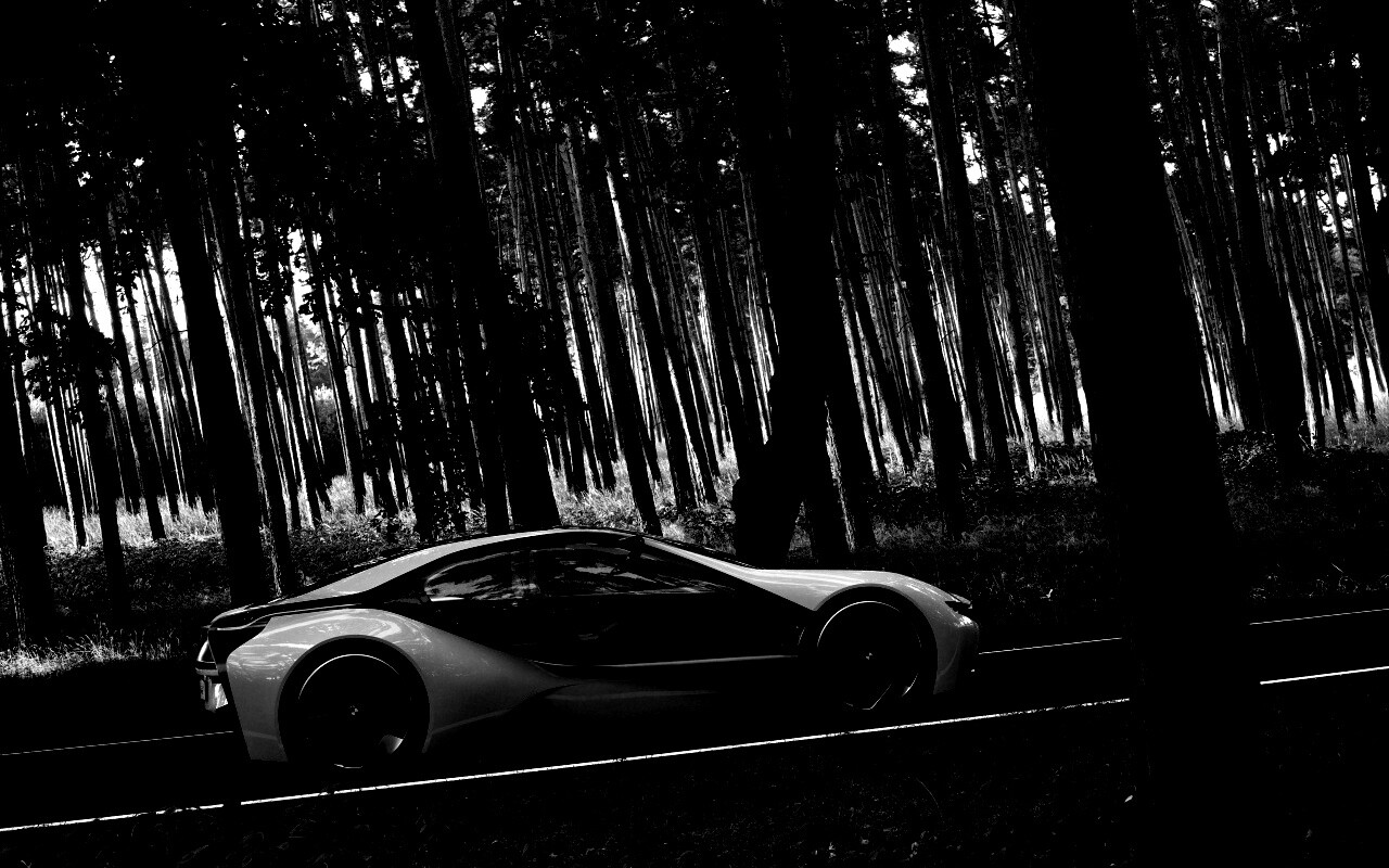 Спорткар BMW на лесной дороге обои