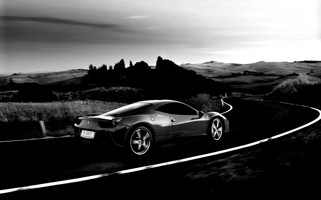 Красная феррари на извилистой дороге обои